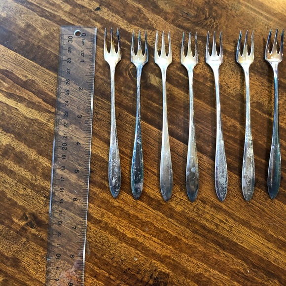 Set of 12 vintage community plate pickle forks - Picture 3 of 6